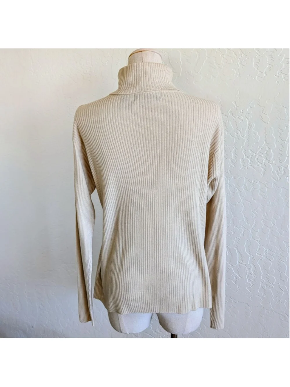 Cream Ribbed Turtleneck Sweater Quiet Luxury Minimalist Layering Knit Medium